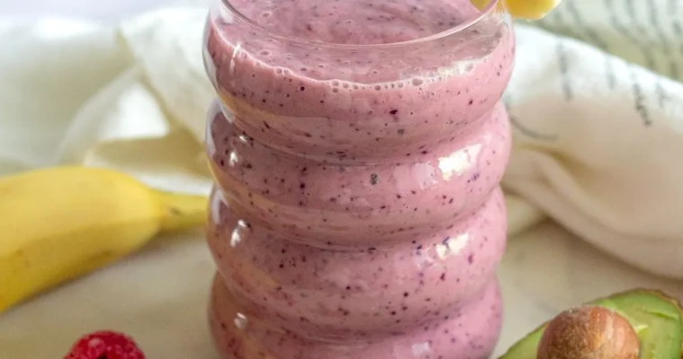 Banana Avocado Berry Smoothie (Easy, No Added Sugar)