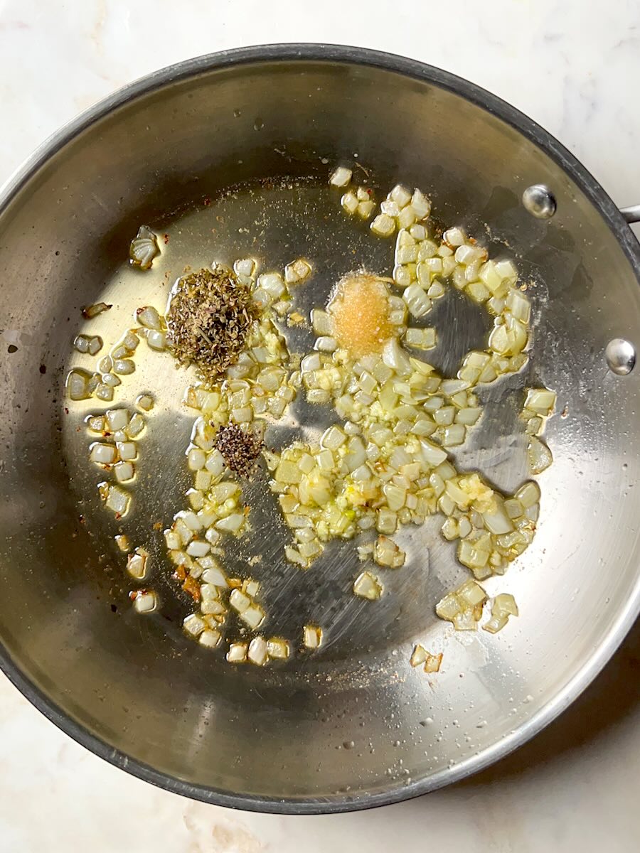 Stuffed bell peppers without meat, add spices.
