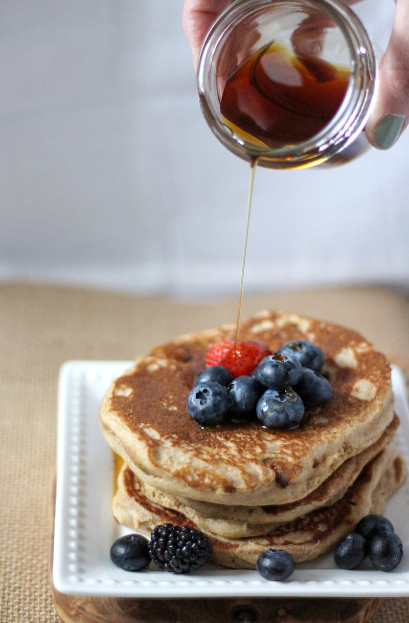 Pancakes with kefir / Pancakes with maple syrup and berries