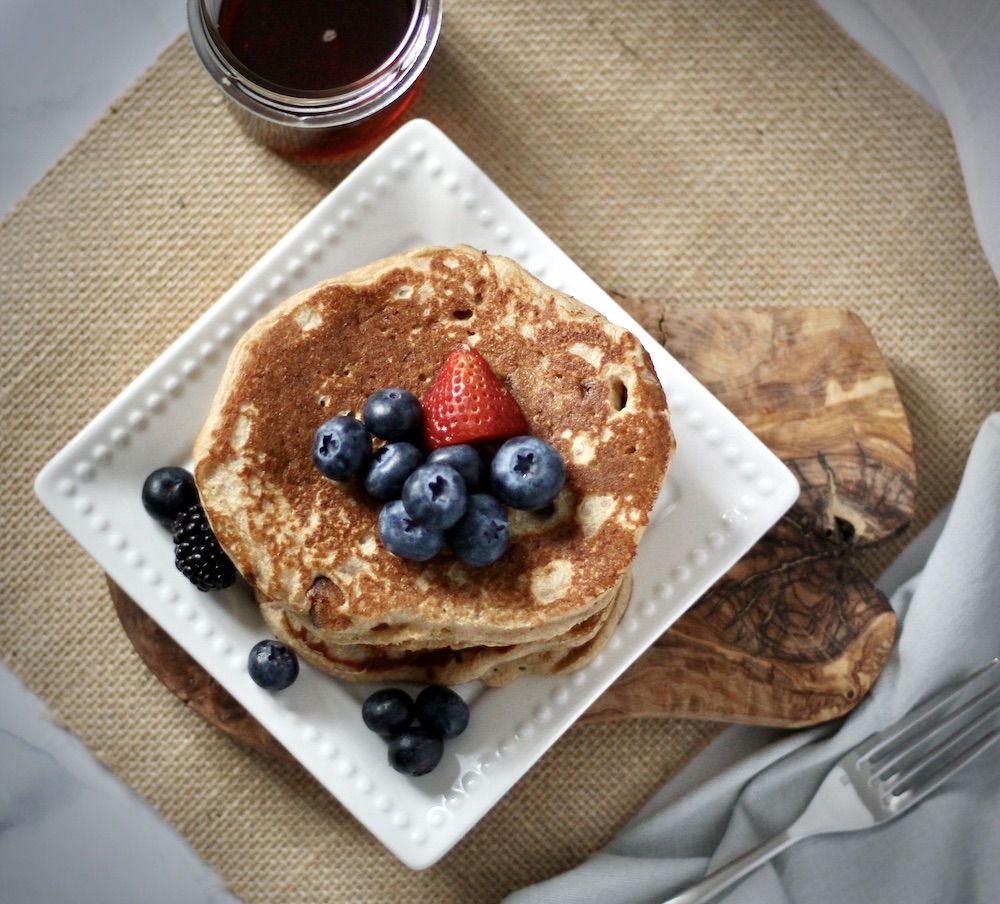 Fluffy whole wheat pancakes with kefir / Healthy and easy pancakes breakfast
