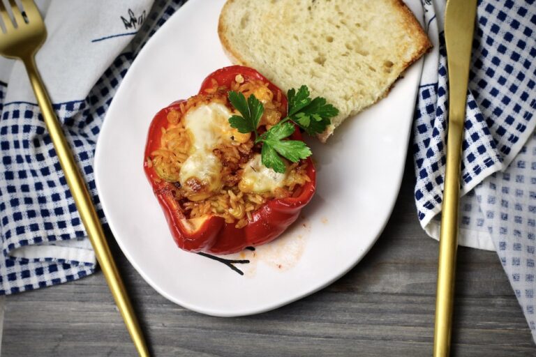 Easy Vegetarian Stuffed Peppers with Tomato Sauce