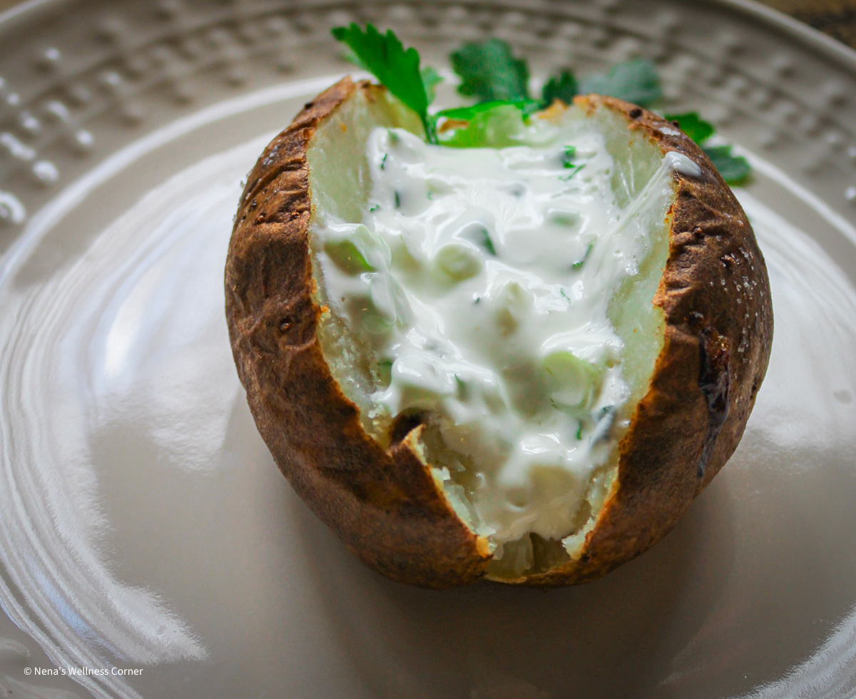 Easy-Oven-Baked-Potato-with-Green-Onion-and-Sour-Cream-Filling