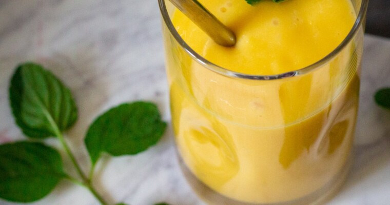Fresh Mango Smoothie with Kefir (Mango Lassi)