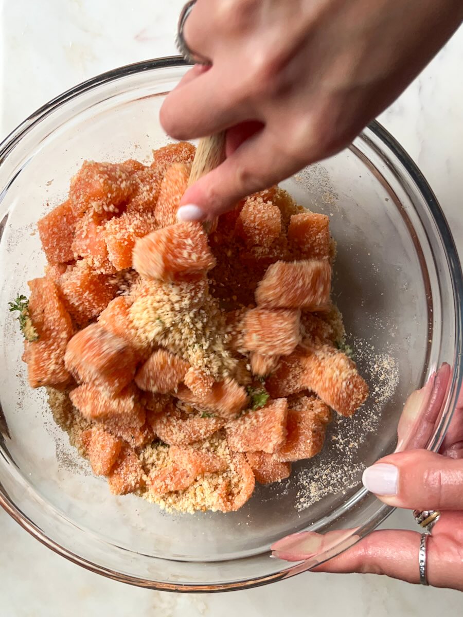 Air Fryer Salmon Bites with Garlic, mix salmon bites and spices until well coated.