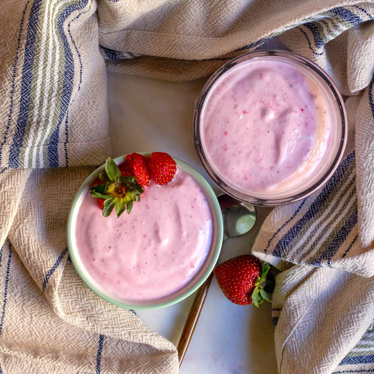 Easy 10 Minute Strawberry Yogurt RecipeÂ
