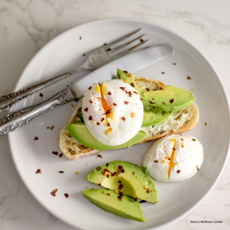 Simple Steps to Make Poached Eggs with Avocado 