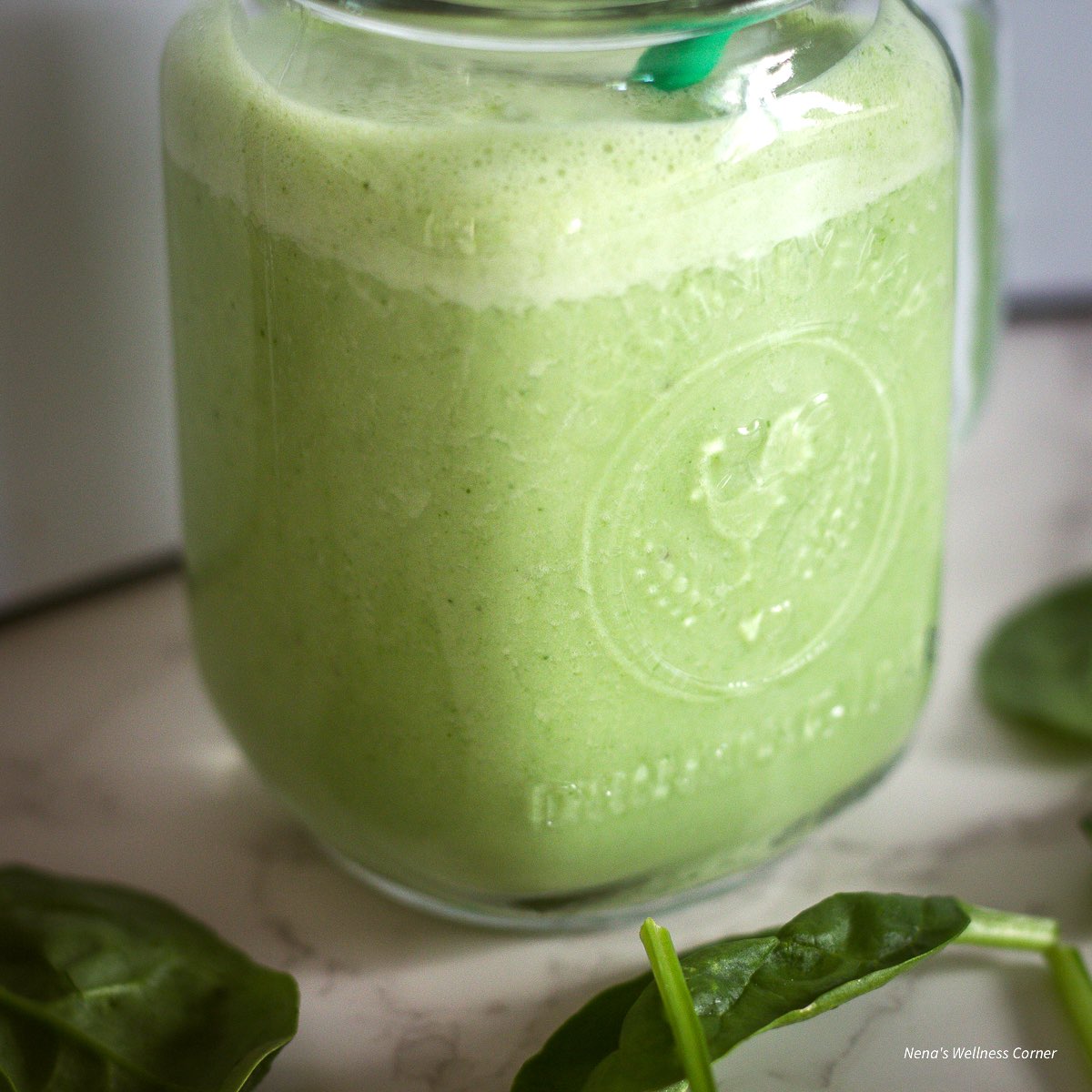 Easy 4Ingredients Banana Spinach Smoothie with Yogurt Nena's