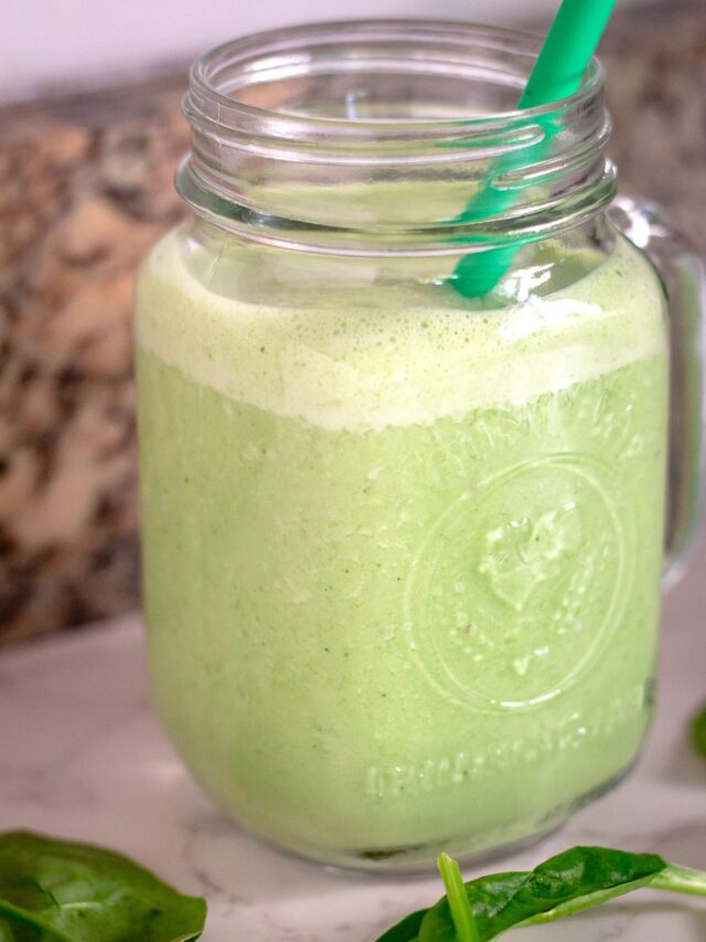 Easy 4Ingredients Banana Spinach Smoothie with Yogurt Nena's