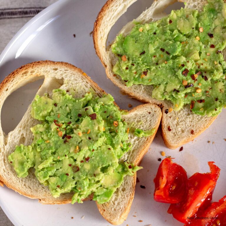 Avocado Toast with Tomato (Quick and Healthy)