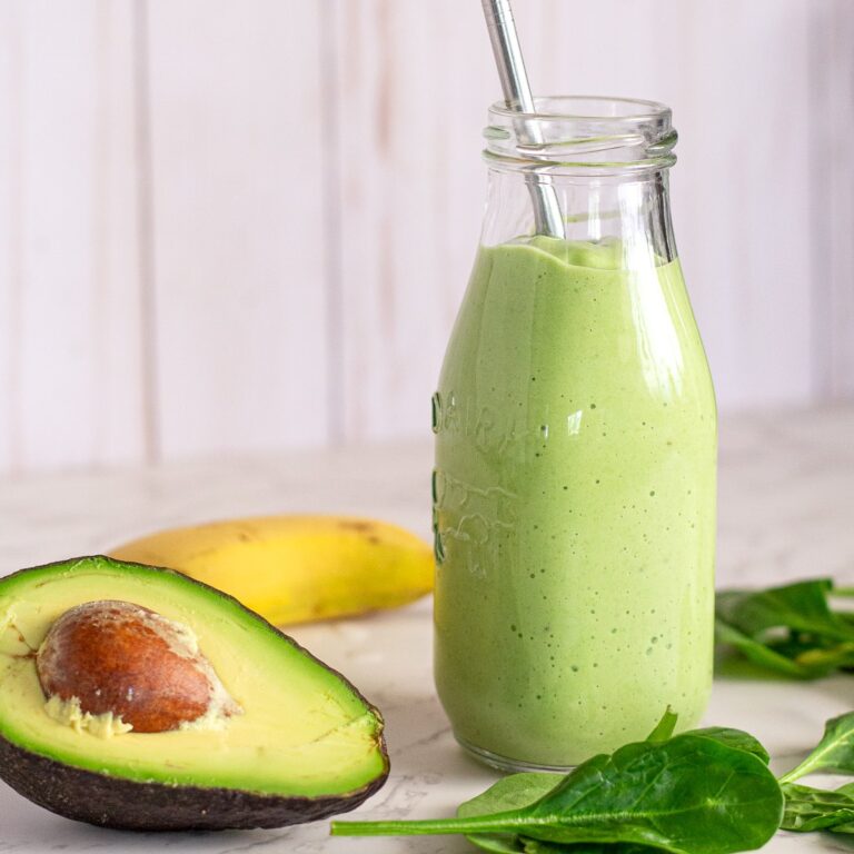 Creamy Green Smoothie with Avocado and Spinach