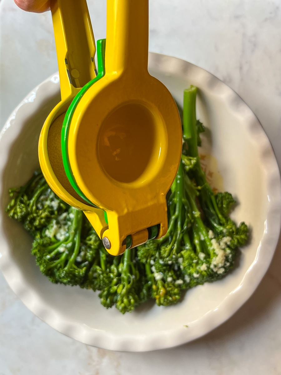 Steamed Broccolini with garlic and lemon, add lemon juice to the garlic broccolini mixture.