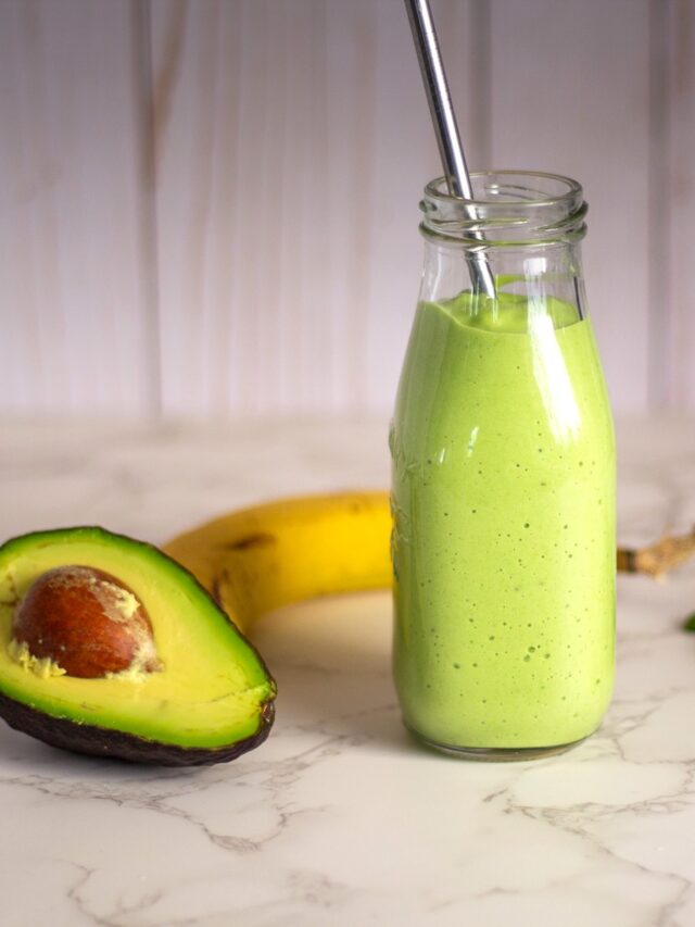 Creamy Green Smoothie with Avocado and Spinach