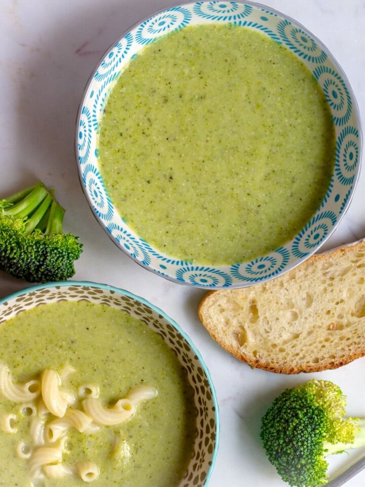 Broccoli and Zucchini Soup with Heavy Cream and Cheese
