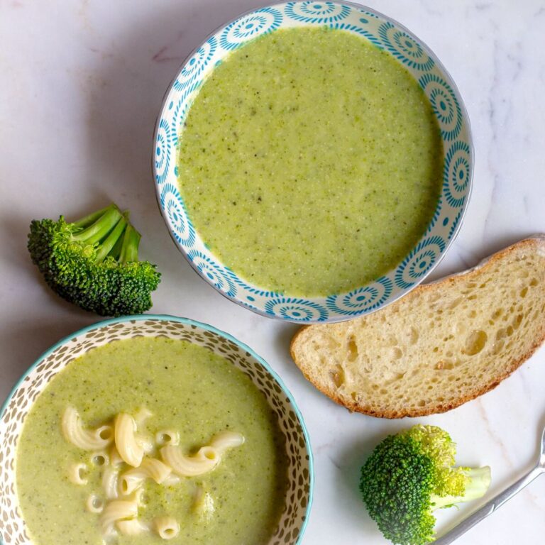 Broccoli and Zucchini Soup with Heavy Cream and Cheese