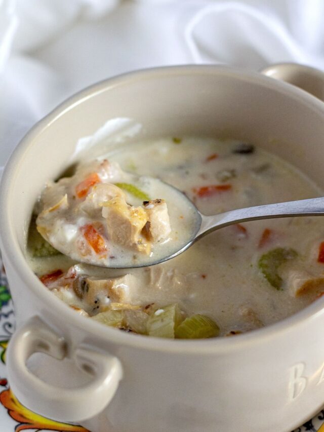 Creamy Chicken and Wild Rice Soup Recipe (Panera Copycat)