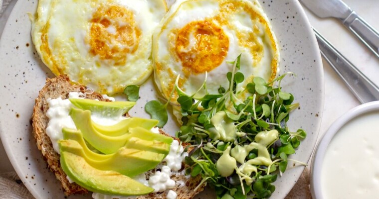 High-Protein Breakfast Eggs with Cottage Cheese and Kefir