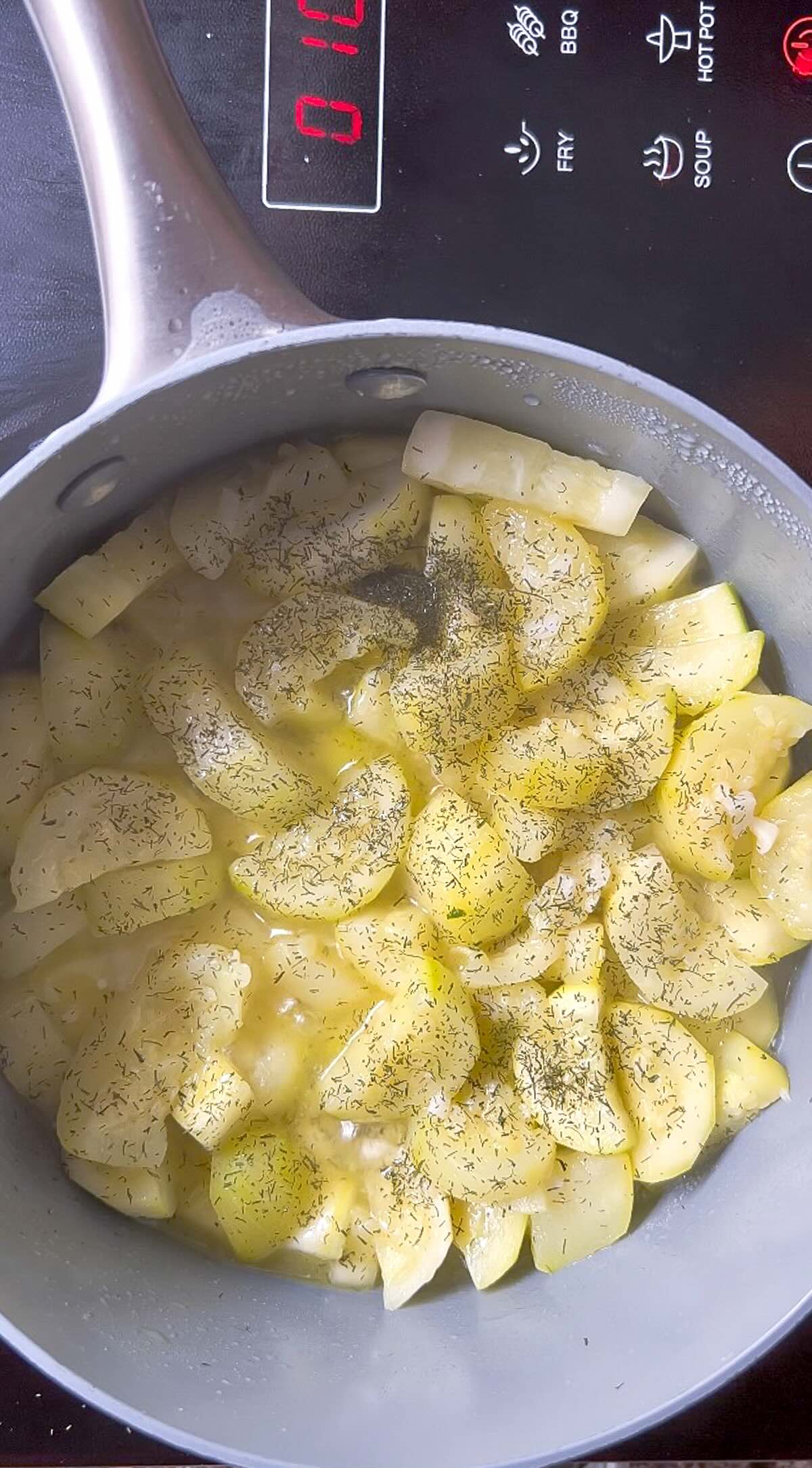 stewed zucchini_sprinkle some dill