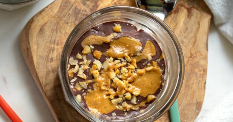 Easy Snickers Overnight Oats Recipe