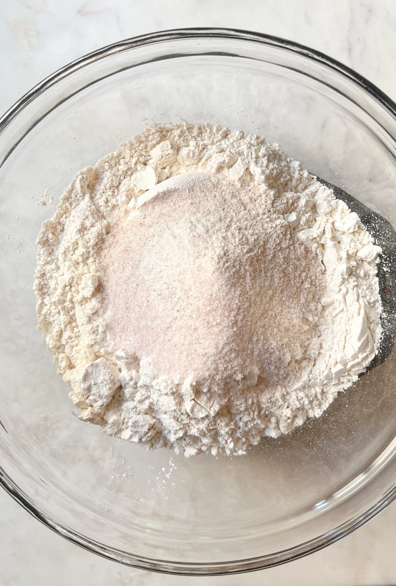 Sourdough bread recipe for beginners, mixing dry ingredients.
