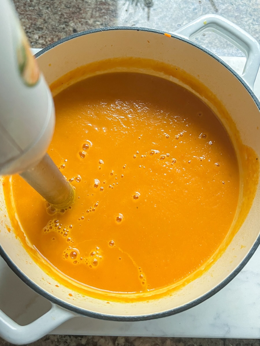 Sweet potato soup with zucchini and garlic, puree the vegetables.