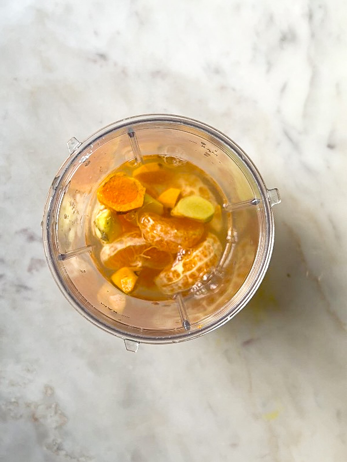 Turmeric ginger gummies, combine ingredients in a blender.