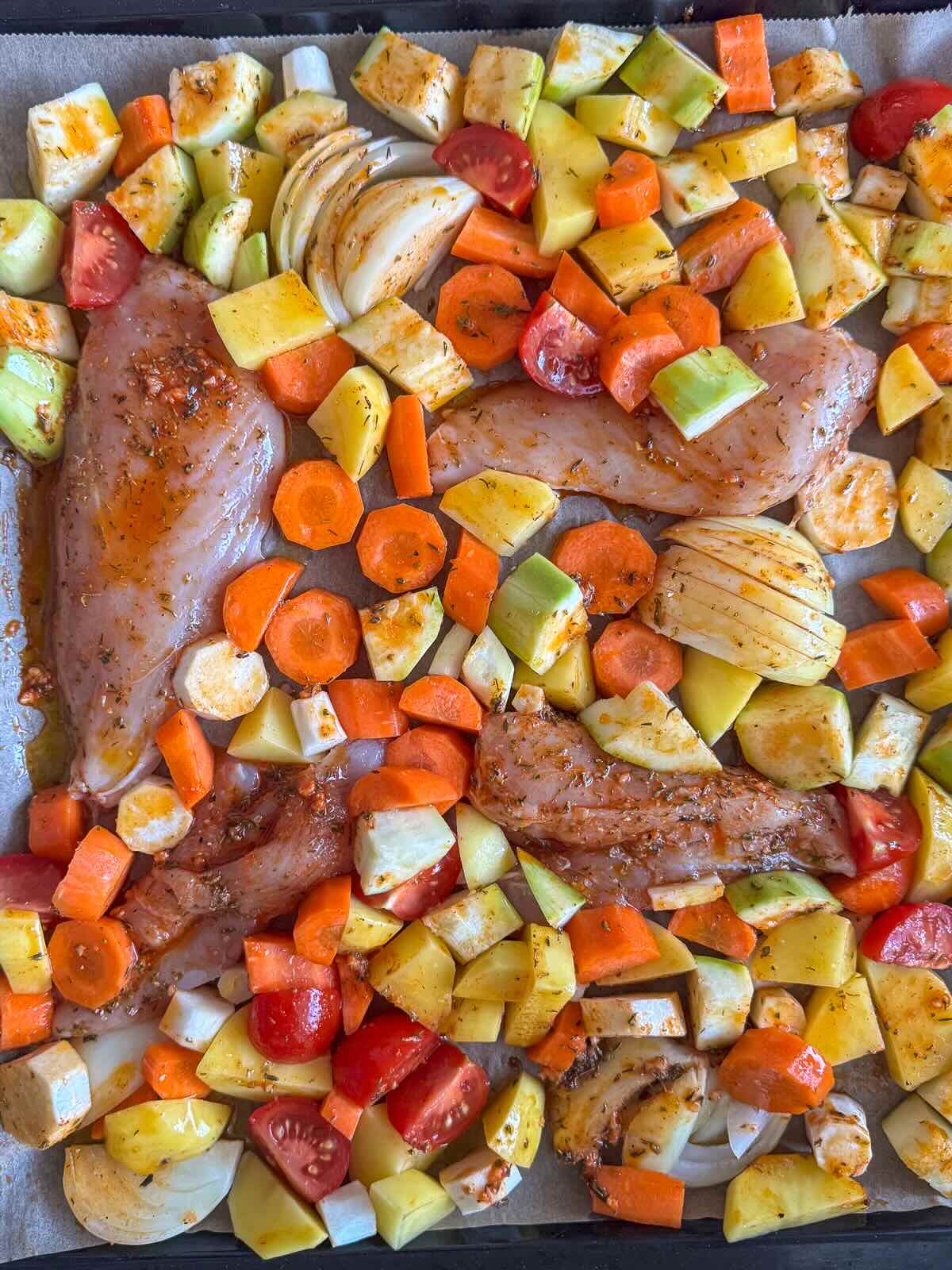 Mediterranean-Sheet-Pan-Chicken-and-Vegetables-Ready-to-Bake.