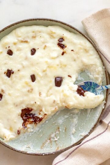 Griz sa mlekom, semolina flour with milk.