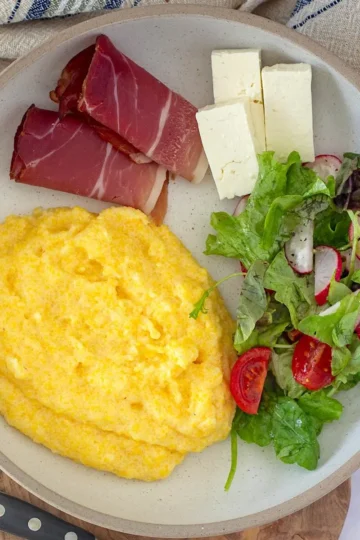 polenta-plated-with-proscioutto-feta-side-salad-8